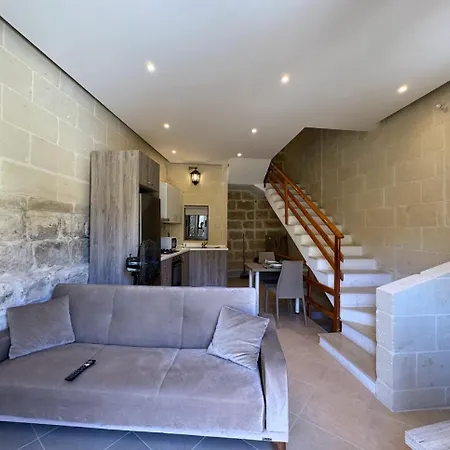 The Nest Siekel Townhouse Apartman *