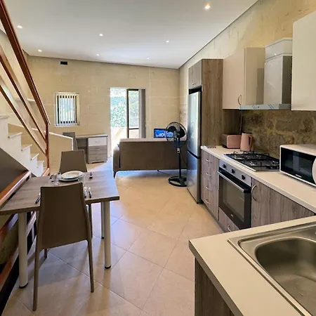 The Nest Siekel Townhouse Apartman *